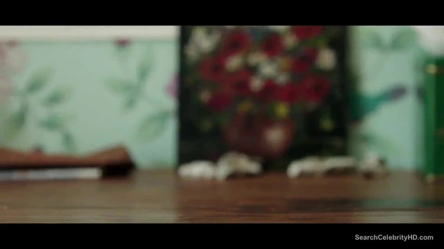 Alice Pehlivanyan nude - Im Sommer wohnt er unten