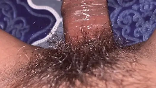 Als niemand zu hause war, rief er seine Freundin zu hause an und fickte sie.