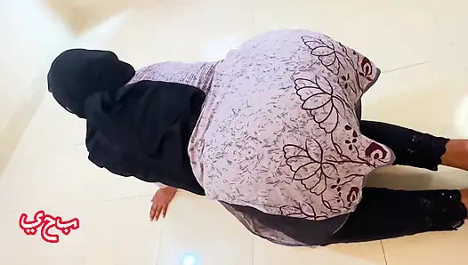 Arap güzel büyük götlü ve büyük memeli hizmetçi temizlik yaparken beklenmedik edepsiz seks - döl sınırsız