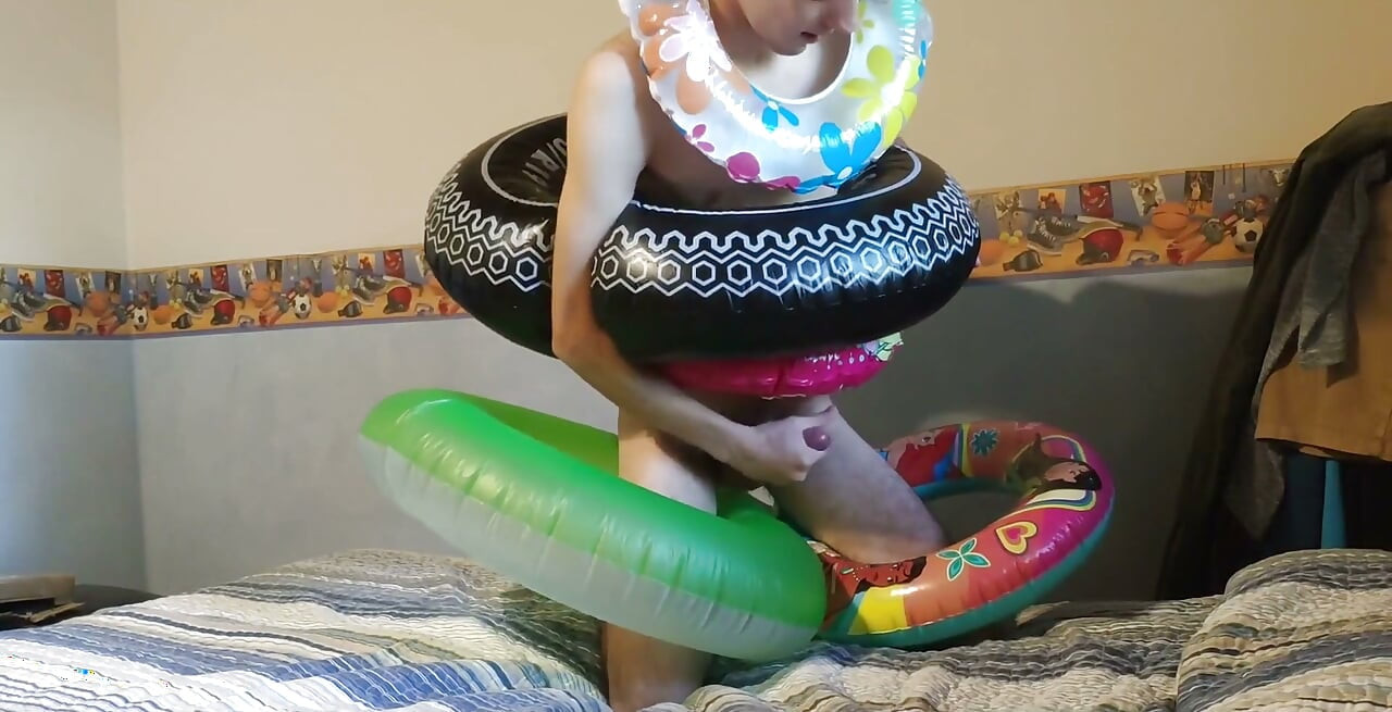 Pijpen, spelen en aftrekken met mijn opblaasbare zwembroekcollectie