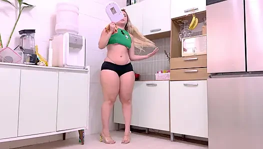 ICH SÄUBERE MEINEN KÜCHENSCHRANK