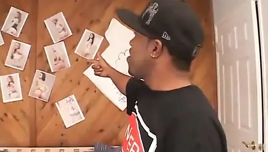 Brünette bloßgestellte muschi der zunge eines schwarzen typen