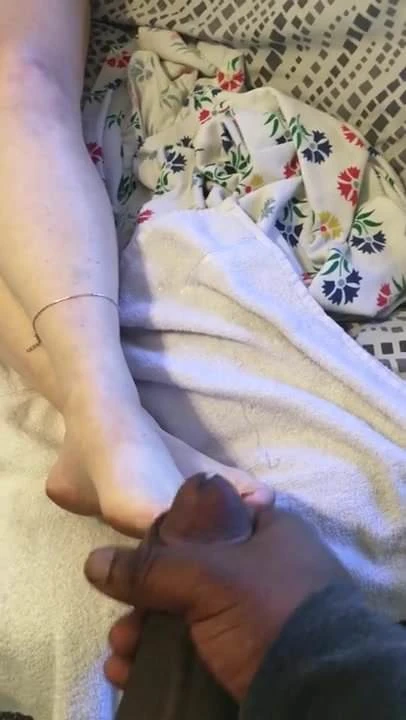 BBC Cumshot On Toes