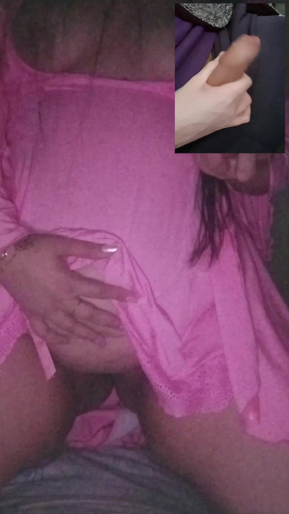 Wild Discord Sext: Hun rider på stor dildo, mens BF onanerer live