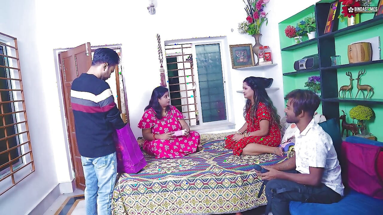 Two Desi & Horny Bhabhi StarSudipa & Mampi Fuck Two Delivery Boy when their Husband Not at Home ( Hindi Audio )