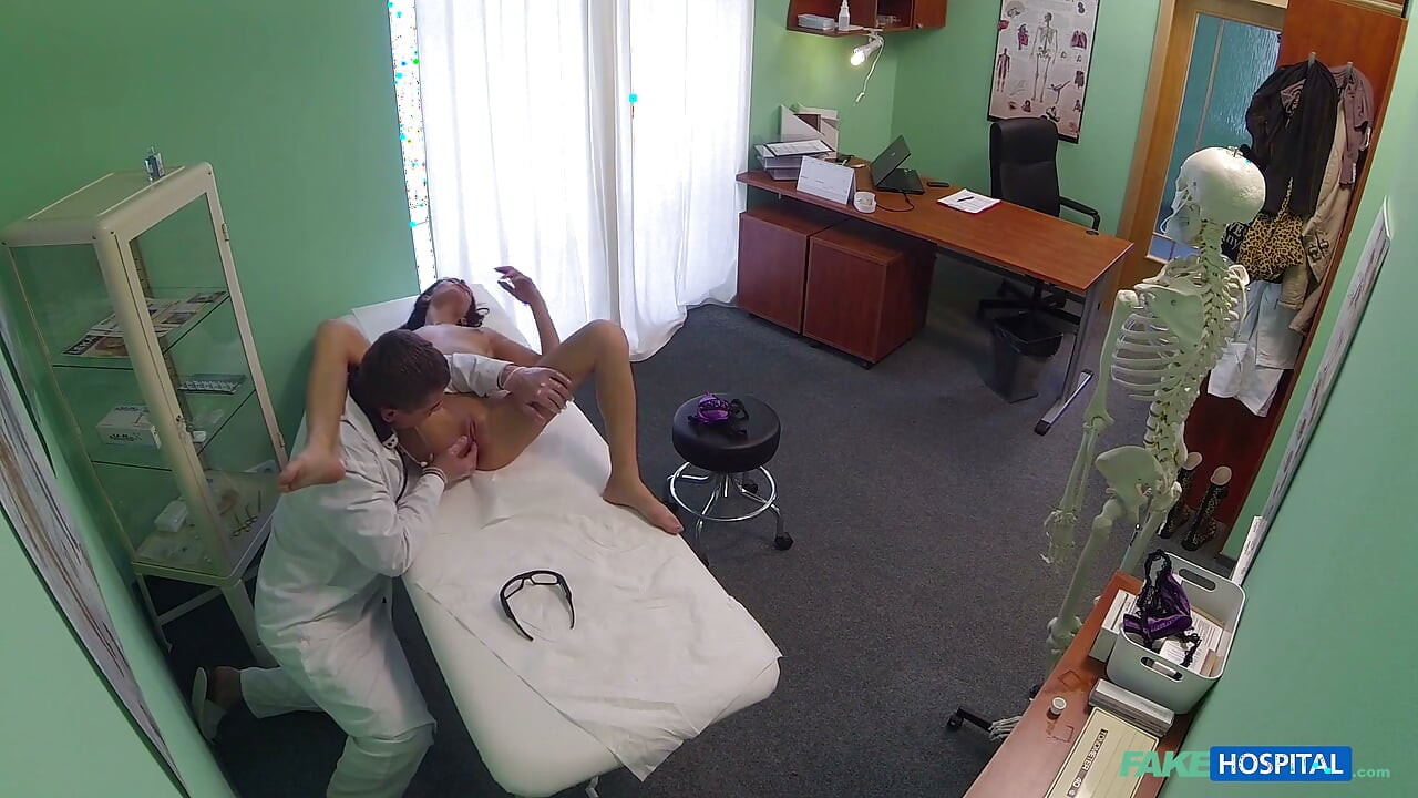 Fake Hospital - Doctor Gives Birthday Treat to Lonely Sexy Patient