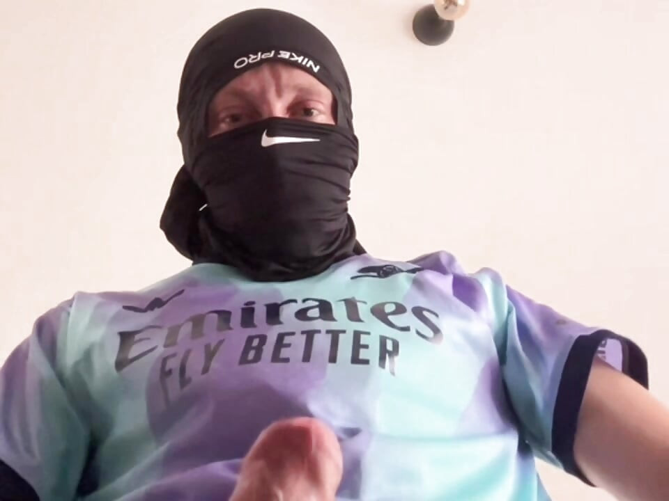 Horny Arsenal Fan Jerks off, Shows Feet and Eats His Sweaty White Socks