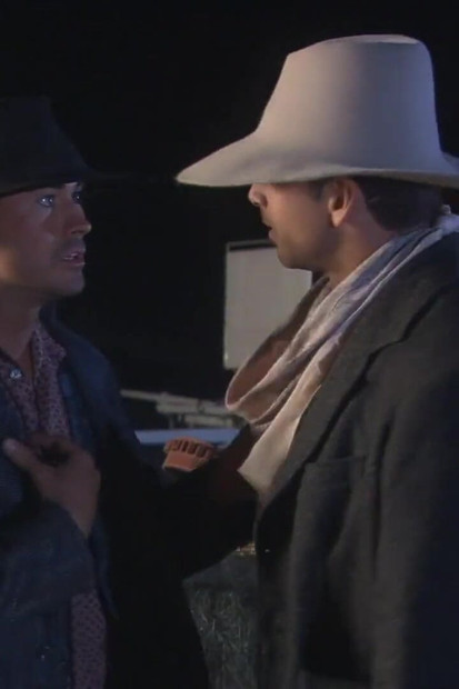 Jesse V dobiva jebanje pičke na otvorenom od strane Bucking Bronco