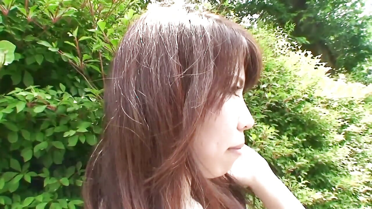 Sexy Japanse amateur-milf gretig om te behagen