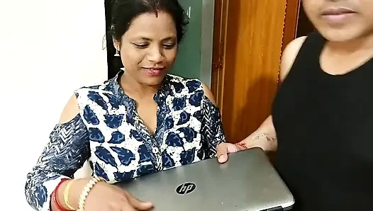 Hintli güzel profesör Anita sıkı sakso çekiyor ve arkadaşıyla seksi amcığının içinde sert fışkırtarak seks yapıyor