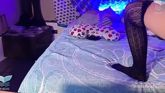 Stepmom Cleaning the Room in Tight Pants and Her Stepson Couldn't Resist the Temptation of Her Big Ass