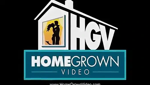 Kitty Kay sikiliyor ve sonra göğüslerine boşaltıyor