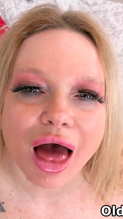 Miss naughtiness on high heels Summer Angel Lee wears tights and fingers both sex holes | Clip 2