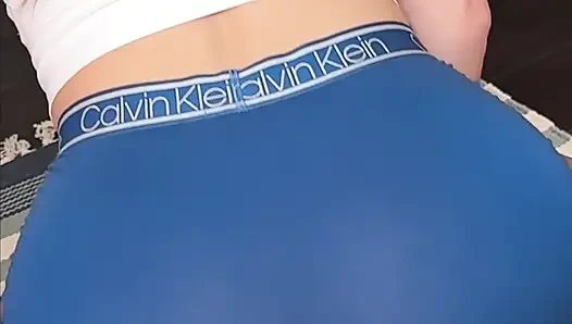 Yakın çekim Hitachi sürtüyor ve boşalıyor!!