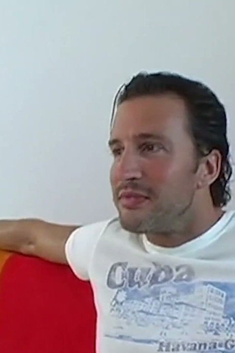 Adriana Deville γίνεται άγρια καθώς το σκληρό σεξ την αρπάζει ολόκληρη από την τρύπα μέχρι την καουγκέρλα.