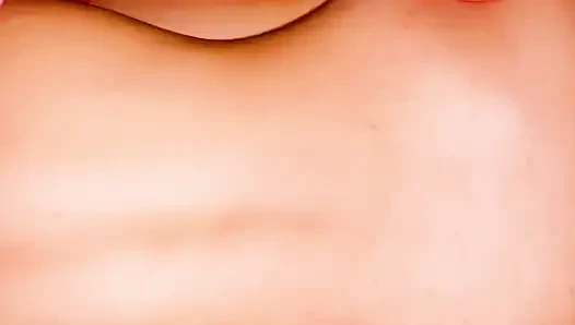 Секс-пара мастурбирует в любительском видео