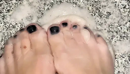 Липкие вещи на моих ступнях