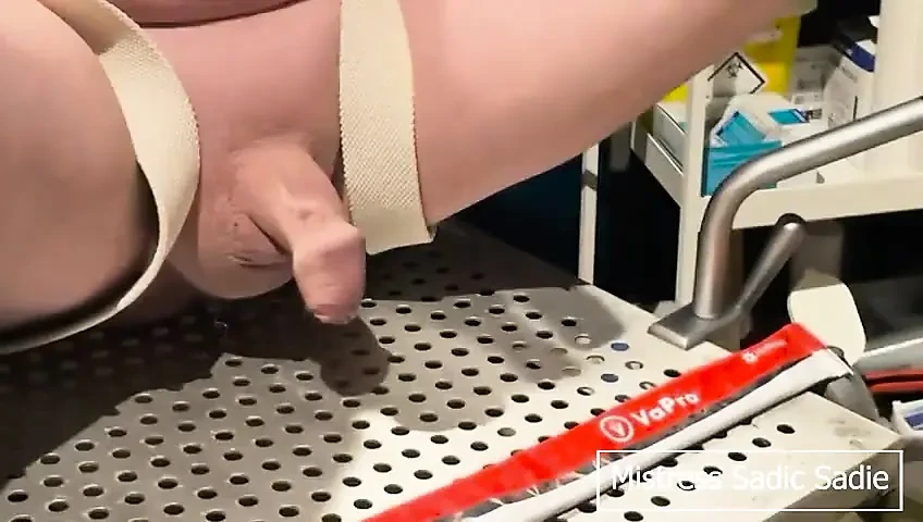 一个简单的导尿管演示, 张开他的尿道