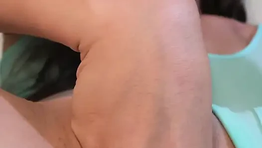 Cewek imut lagi asik masturbasi sampai orgasme - close up