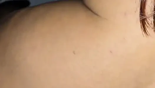 Pria di balik gloryhole ini nggak kuat, aku minta suamiku crot di dalam