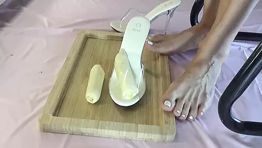 I Crush Bananas with My Beautiful Legs in High Heels