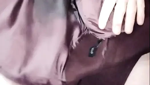 Uzun yünlü bir bayanın parlak astarını sikiyor