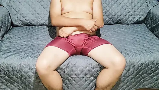 Adik tiriku dan pacarnya ngentot untuk pertama kalinya adalah perawan