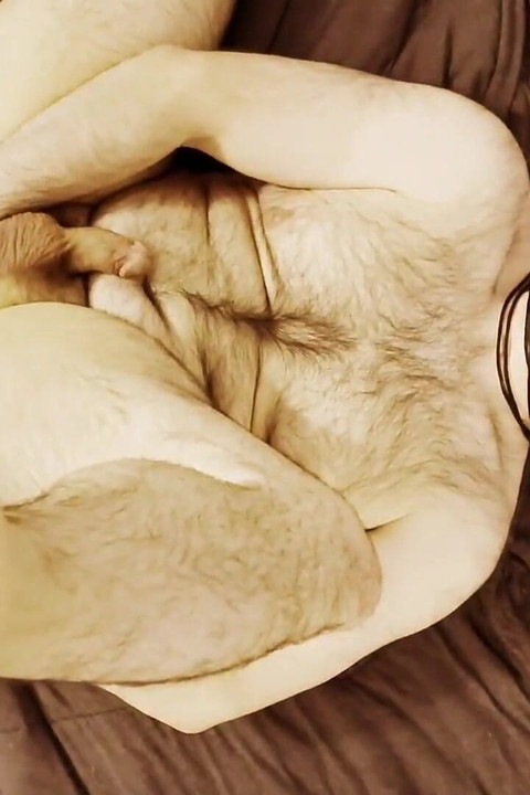汚れたお尻はぽっかりと開いた穴を見せるのが好き