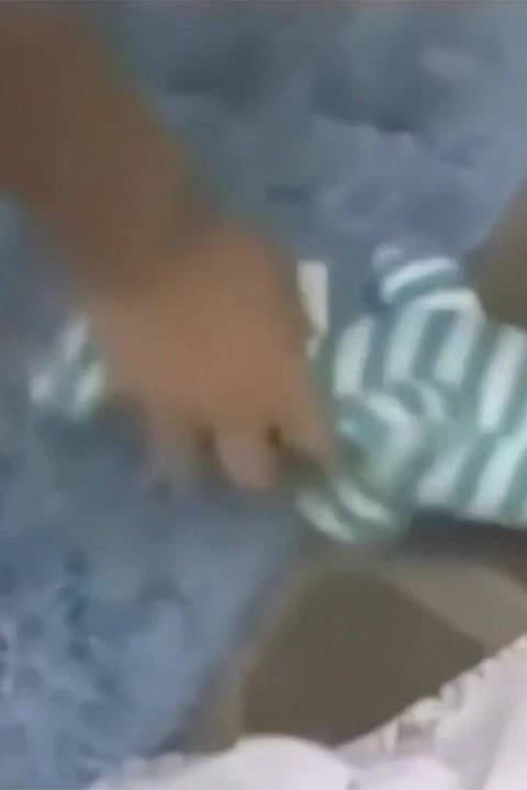 Uma vadia de 18 anos engole tudo