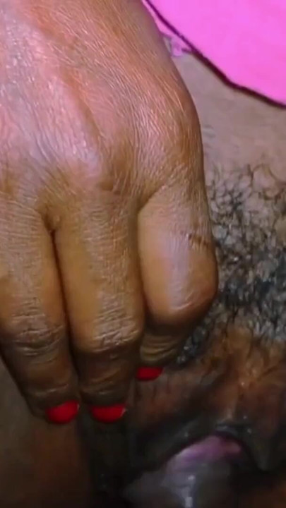 Bhaiya ne bhabhi ke chut me ungli dal ke paani nikal diya.indian desi village beautiful devar bhabhi ki chudai.hindi sexy video | Clip 2