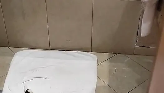 Tunus otelinde üvey kız kardeşim