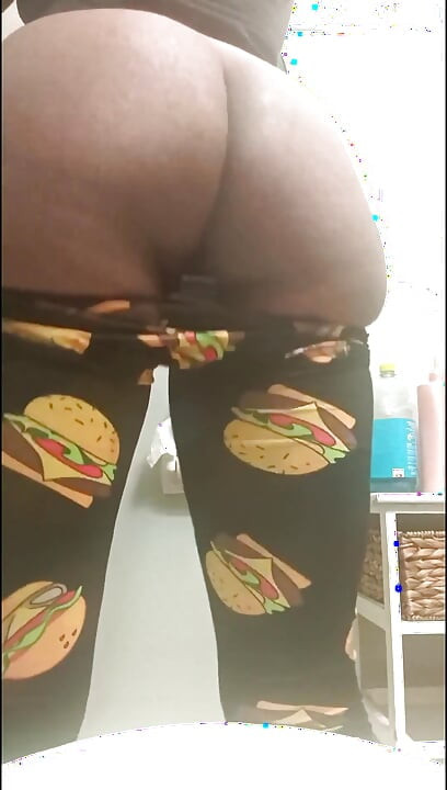 Teen Sneaks to Show off Her Fat Ass