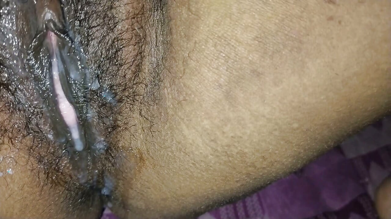 Sister-in-law wanted to have sex, so her brother-in-law's cock started shaking.