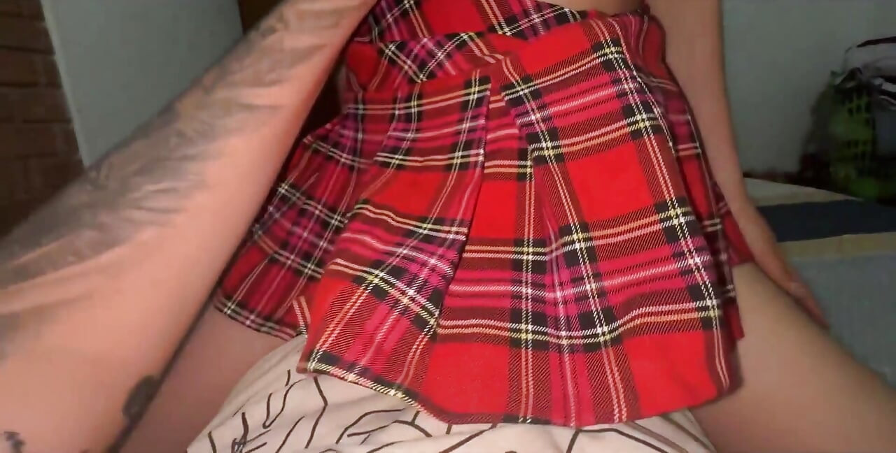 Meine stieftochter ist zu sexy, ich habe einen grund gefunden, sie zu ficken