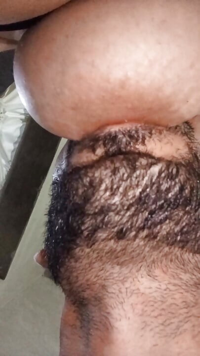 Suami saya kecanduan mengisap payudara alami saya yang besar dan puting yang keras, itulah sebabnya dia melakukannya sepanjang minggu - Bagian II