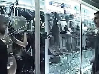 Partouze amateur au sex shop