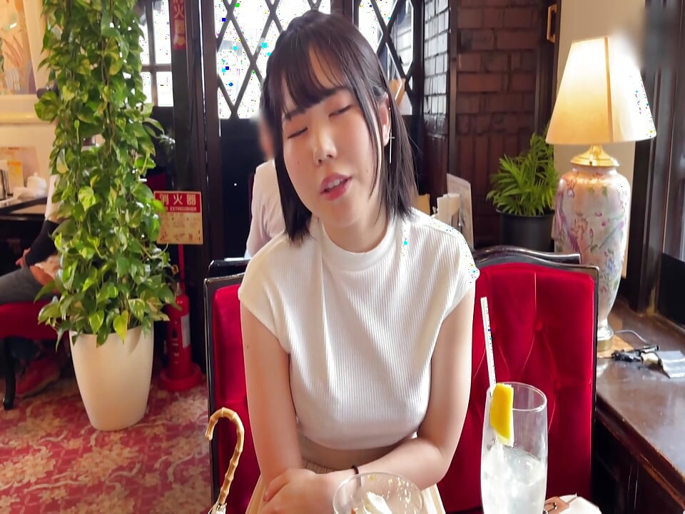 A087G06 A bright, energetic, naturally busty, and perfectly hairless girl with an idol-like face and a perfectly healthy figure has hooked-up sex at a love hotel!