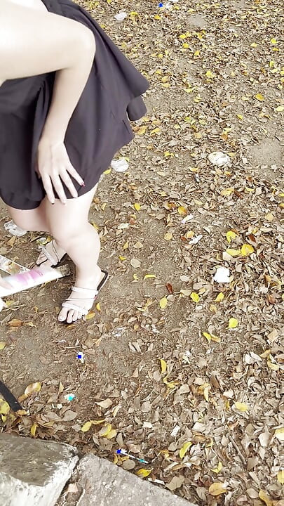 Colombian Girl Masturbates in Public on the Street