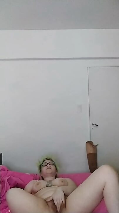 Çift ampute mastürbasyon yaparken siki için çığlık atıyor!