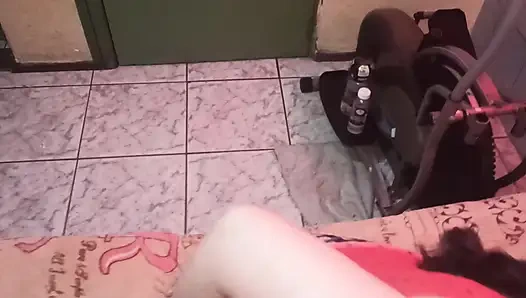 Blowjob pagi yang lezat dengan mani muncrat yang kaya di payudaranya yang besar