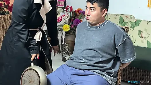 Curvy MILF Mara Sex fucks a thief