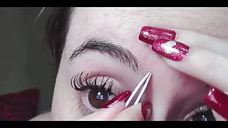 चिमटी मेरी भौहें क्लोज अप