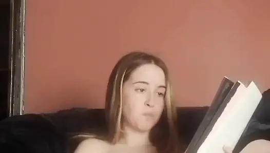 Mencoba untuk membaca saat menggunakan vibratorku