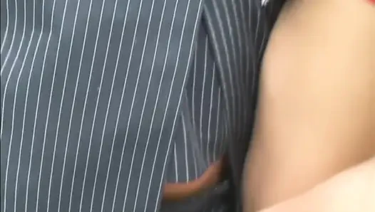 Aksi hot lesbian tante seksi dan gadis remaja yang lagi asik ngentot di luar ruangan