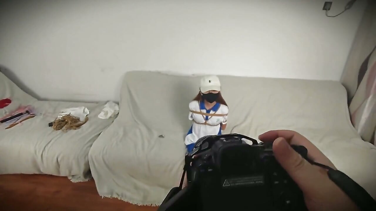 Behind-the-scenes Footage of the Adorable Girlfriend's School Uniform Restraint Photo Shoot