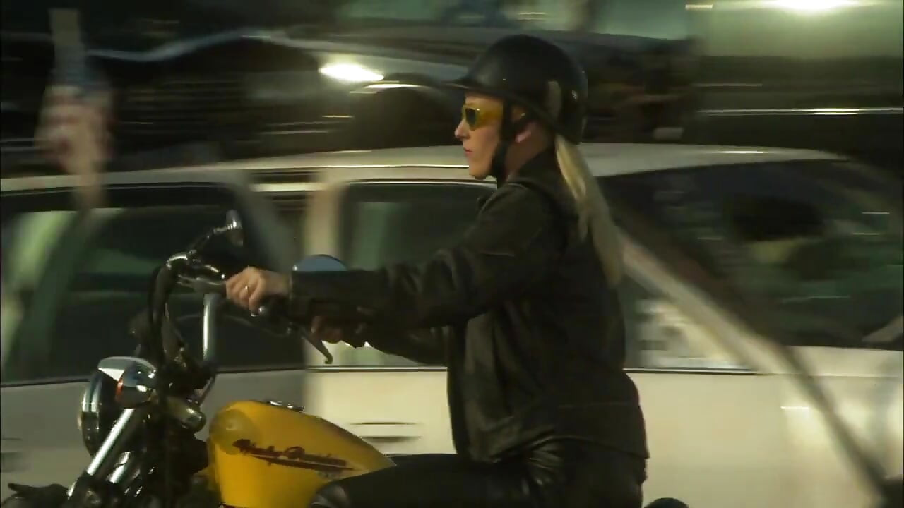 Hot sexual moment in a car demolition...