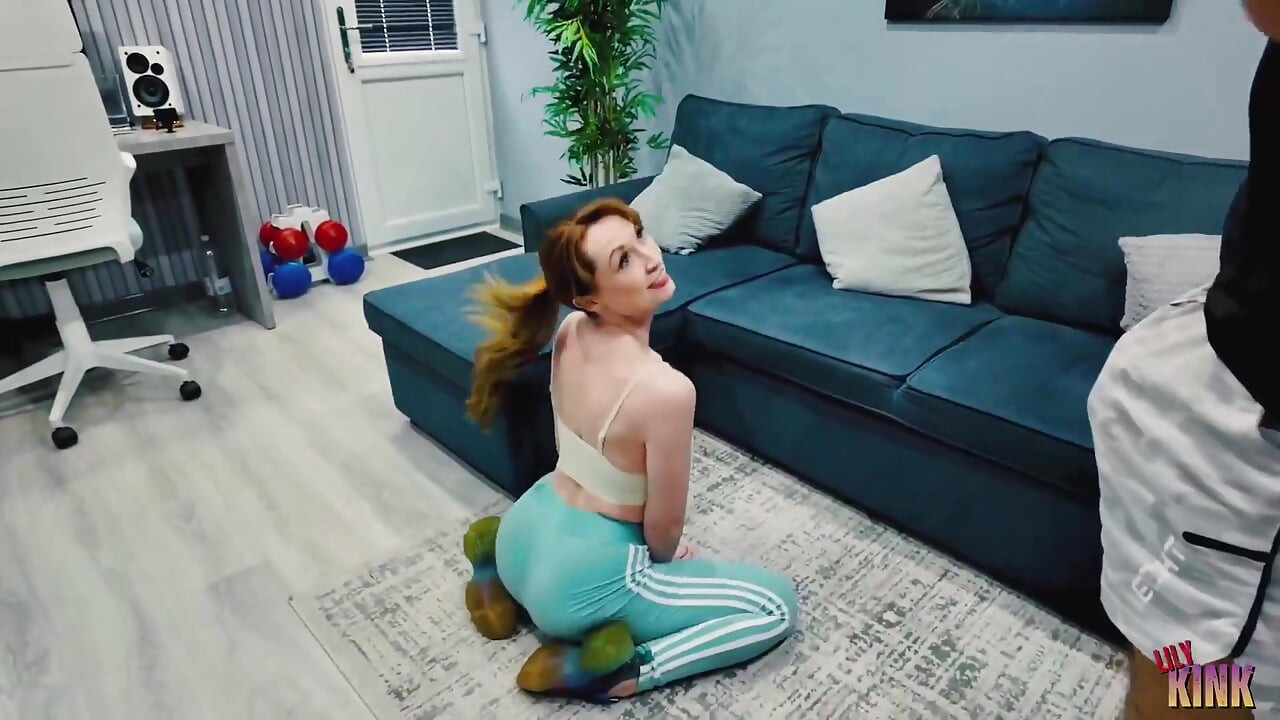 Com Tesão MILF Academia Puta Seduz E Fode Personal Trainer