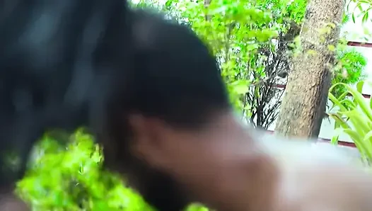 Chacha ki sauteli beti ko park me bulake chudai kiya