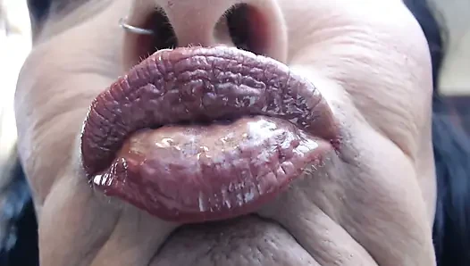 Wand gold gloss super pucker close up