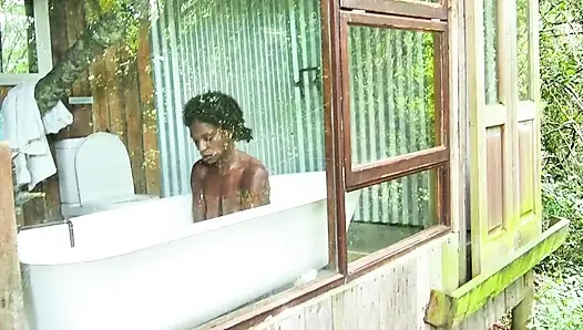 Belum tertatih-tatih di puncak pohon